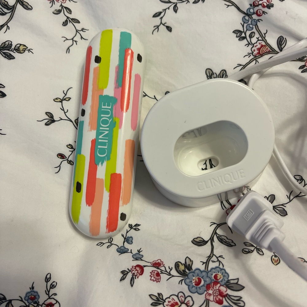 Clinique face brush